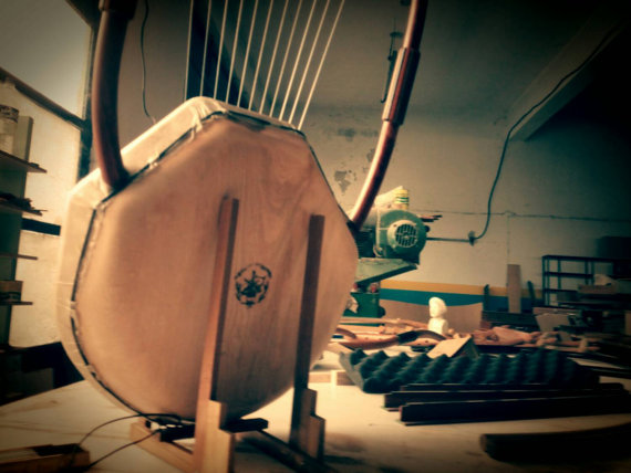 La Lira de Apolo – Lira Griega Antigua (Chelys – 11 o 13 cuerdas) – Alta calidad de instrumentos musicales artesanales - es.luthieros.com