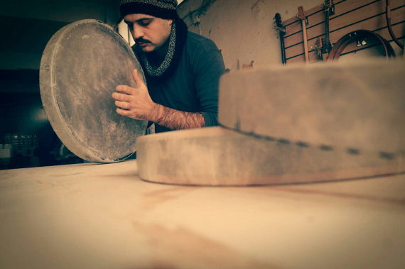Bendir (Premium) – tamaño grande – tambor del Antiguo Egipto– Fabricado artesanalmente– caja de resonancia de madera y membrana de cuero – con sistema de afinación de aire es.luthieros.com