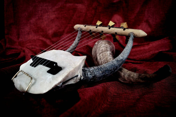 La lira de Pan (tipo Kylix) – Antigua Lira Griega de 7 cuerdas –¡Tamaño compacto! – Instrumento musical artesanal de la mejor calida es.luthieros.com