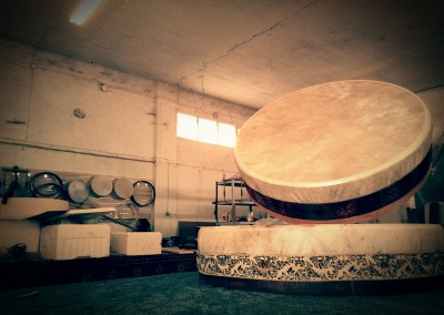 Bendir (Premium) – tambor del Antiguo Egipto– Fabricado artesanalmente – caja de resonancia de madera y membrana de cuero – con sistema de afinación de aire – es.luthieros.com