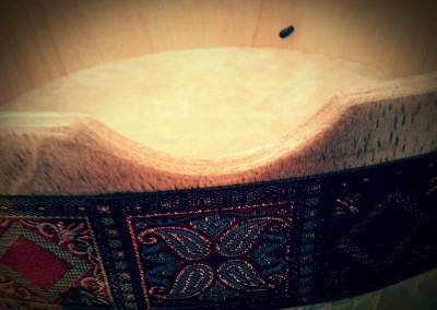 Bendir (Premium) – tamaño grande – tambor del Antiguo Egipto– Fabricado artesanalmente – caja de resonancia de madera y membrana de cuero – con sistema de afinación de aire – es.luthieros.com